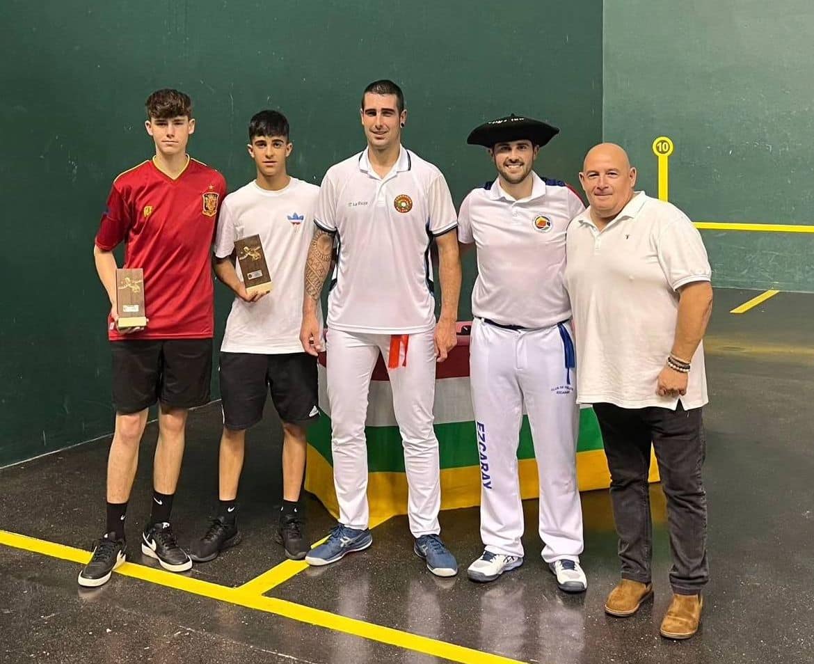Ander Mollá se impone a Adrián Viribay en la final riojana de pala goma 2 Ander Mollá se impone a Adrián Viribay en la final riojana de pala goma 2