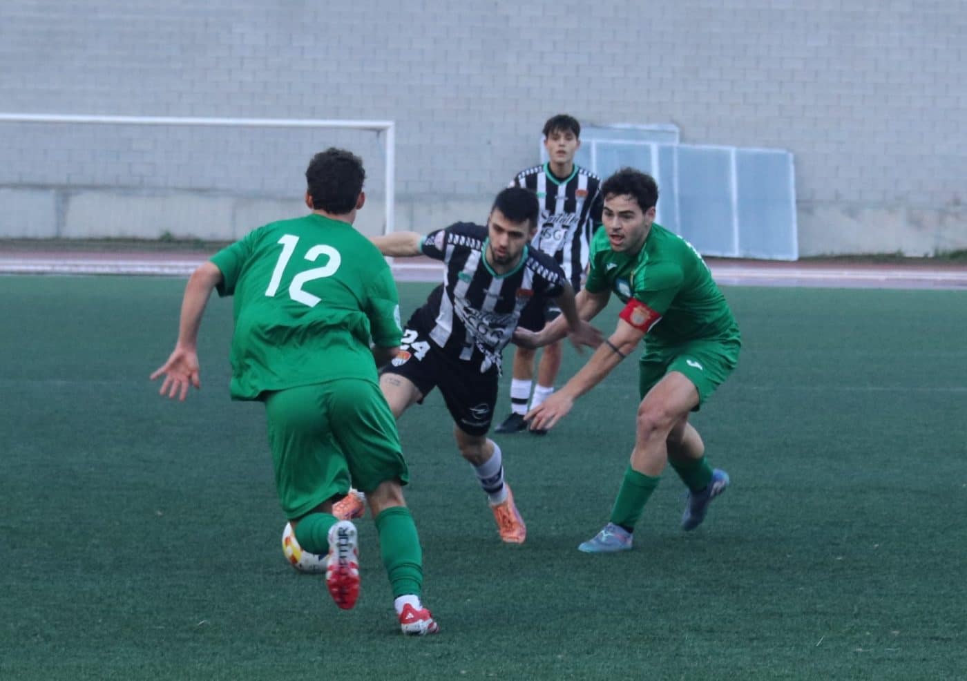 El Haro cae ante el Vianés en el homenaje de la afición blanquinegra a Miranda Dorado 2