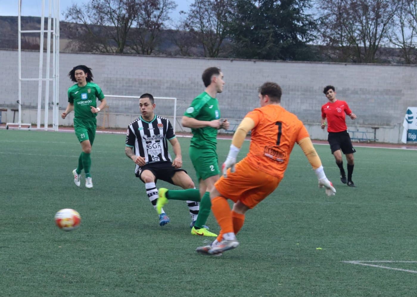 El Haro cae ante el Vianés en el homenaje de la afición blanquinegra a Miranda Dorado 11