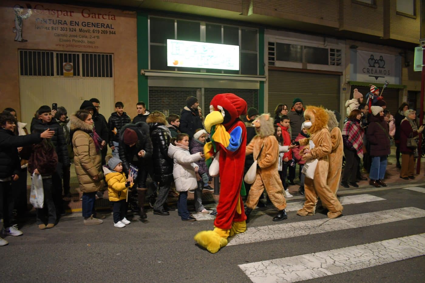 FOTOS: La ilusión vence al frío en la Cabalgata de Reyes de Haro 53 FOTOS: La ilusión vence al frío en la Cabalgata de Reyes de Haro 53