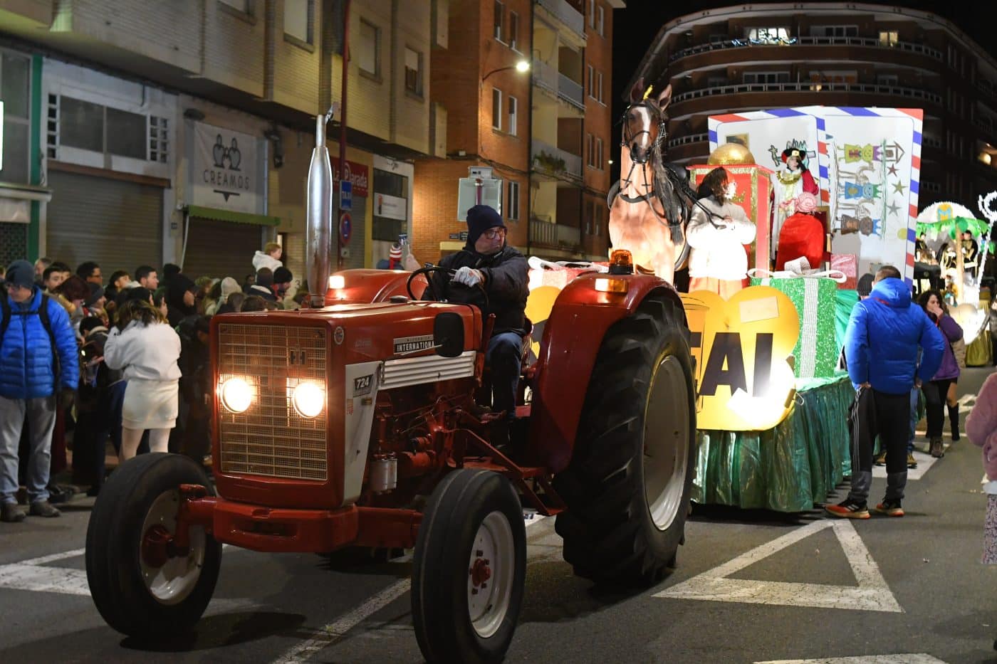 FOTOS: La ilusión vence al frío en la Cabalgata de Reyes de Haro 28 FOTOS: La ilusión vence al frío en la Cabalgata de Reyes de Haro 28