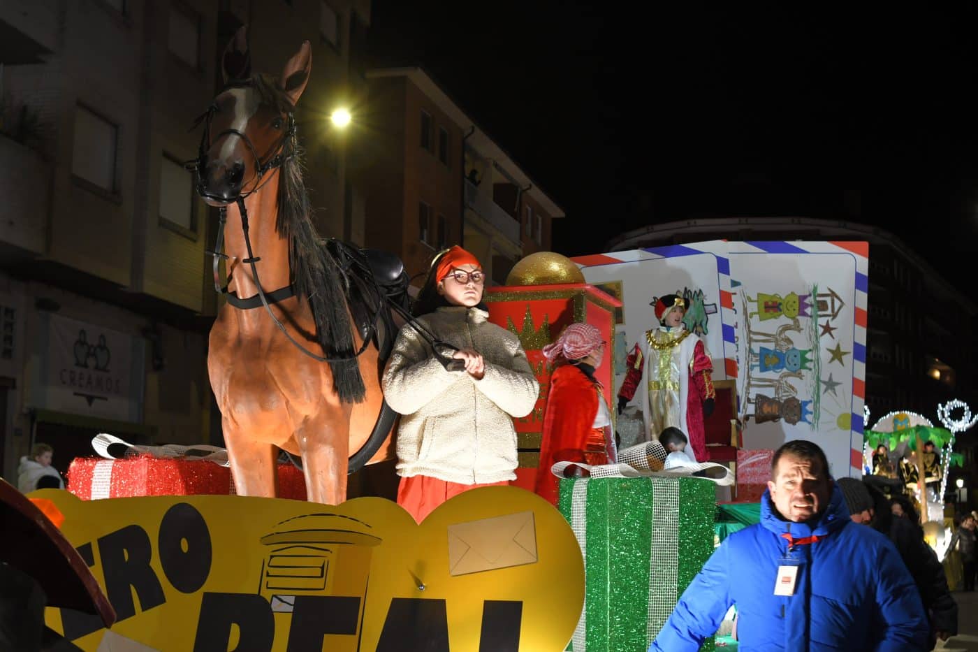 FOTOS: La ilusión vence al frío en la Cabalgata de Reyes de Haro 23 FOTOS: La ilusión vence al frío en la Cabalgata de Reyes de Haro 23