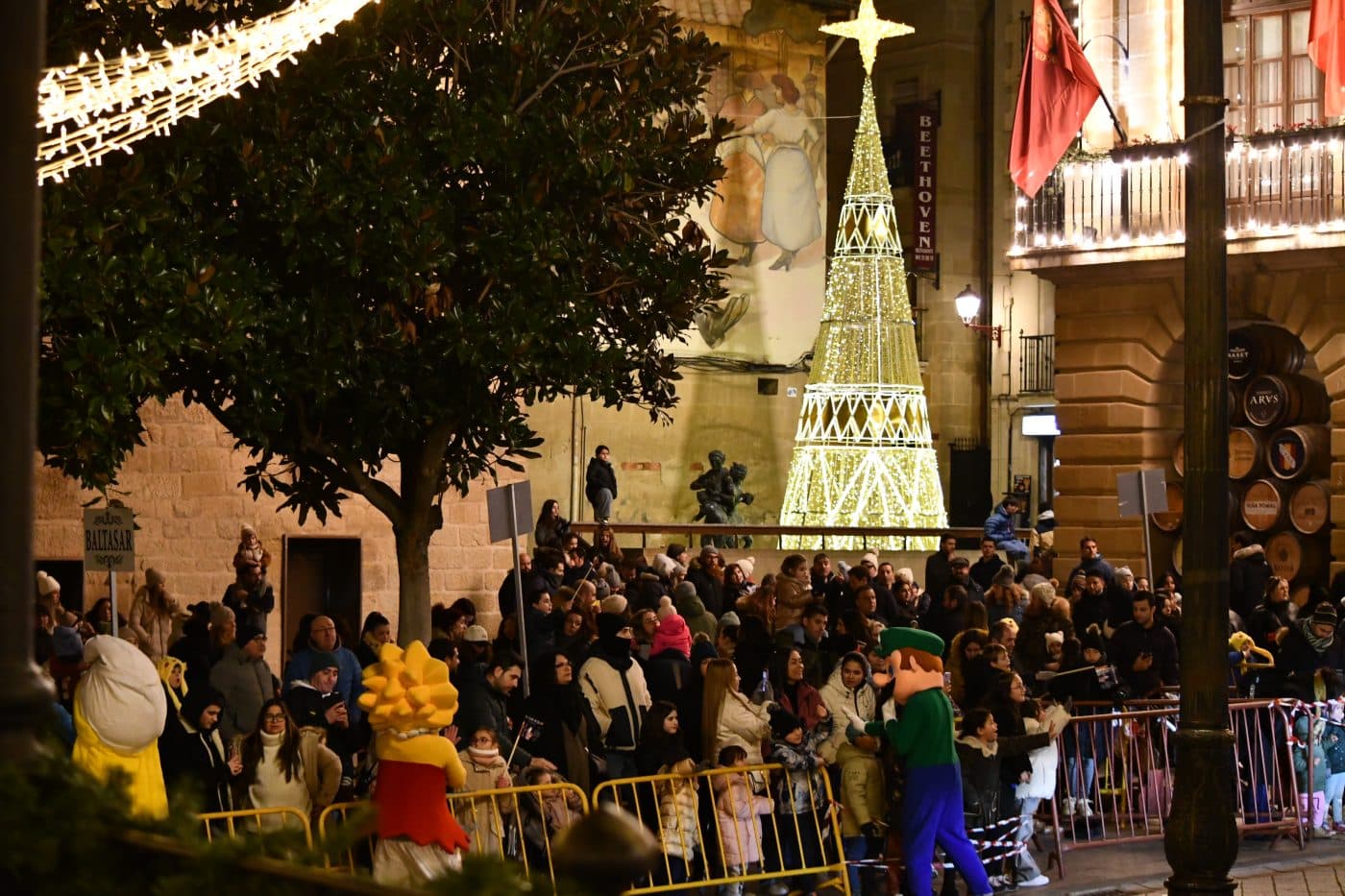FOTOS: La ilusión vence al frío en la Cabalgata de Reyes de Haro 18 FOTOS: La ilusión vence al frío en la Cabalgata de Reyes de Haro 18