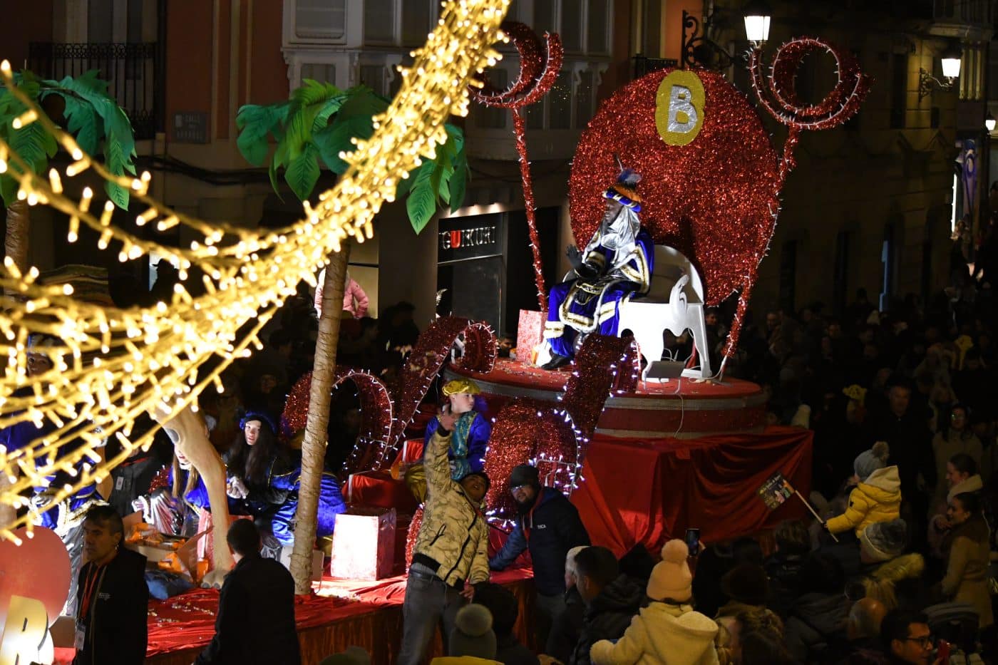 FOTOS: La ilusión vence al frío en la Cabalgata de Reyes de Haro 35 FOTOS: La ilusión vence al frío en la Cabalgata de Reyes de Haro 35