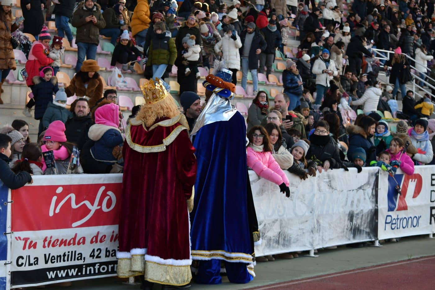 FOTOS: Los Reyes Magos llegan a Haro en un helicóptero de la Guardia Civil 34