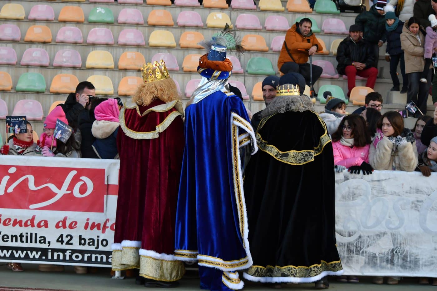 FOTOS: Los Reyes Magos llegan a Haro en un helicóptero de la Guardia Civil 52