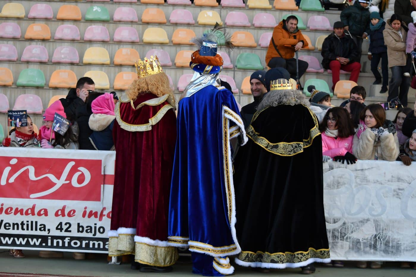 FOTOS: Los Reyes Magos llegan a Haro en un helicóptero de la Guardia Civil 4