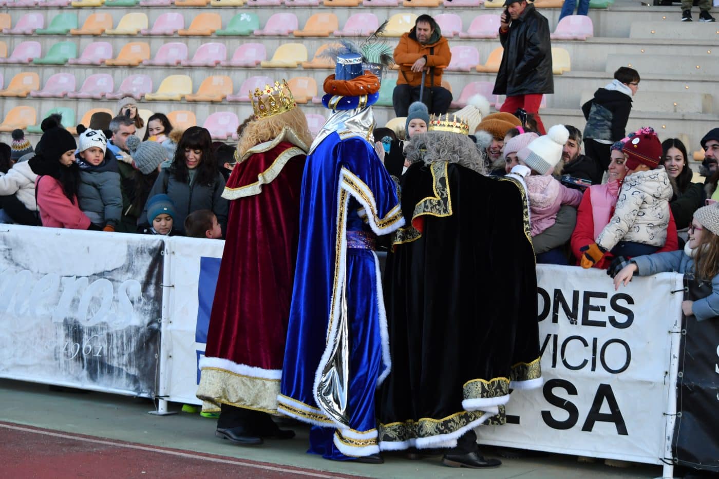FOTOS: Los Reyes Magos llegan a Haro en un helicóptero de la Guardia Civil 42