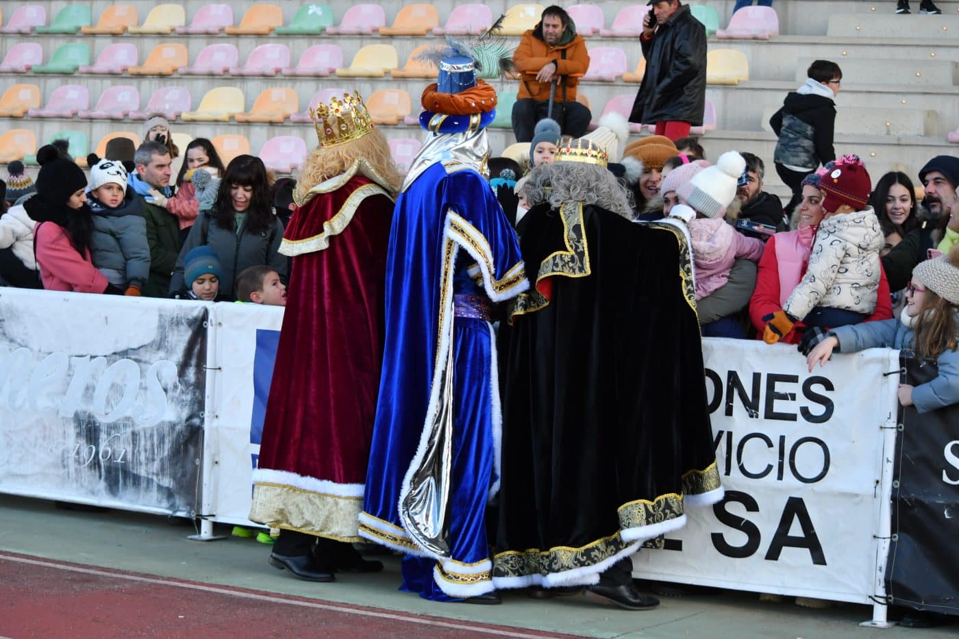 FOTOS: Los Reyes Magos llegan a Haro en un helicóptero de la Guardia Civil 38