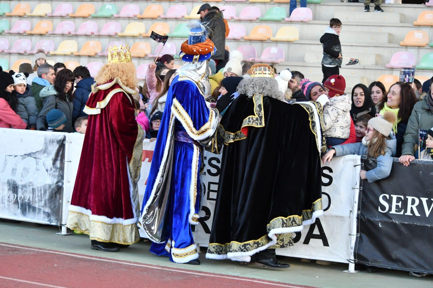 FOTOS: Los Reyes Magos llegan a Haro en un helicóptero de la Guardia Civil 10