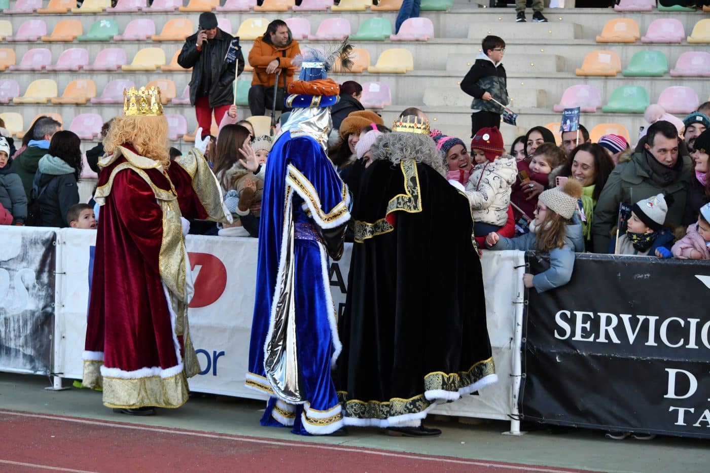 FOTOS: Los Reyes Magos llegan a Haro en un helicóptero de la Guardia Civil 36