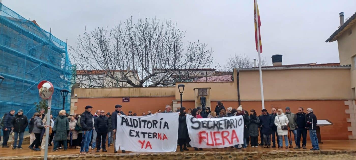 Más de un centenar de vecinos de Hervías exigen el "fin de la opacidad" y la dimisión del equipo de Gobierno 3