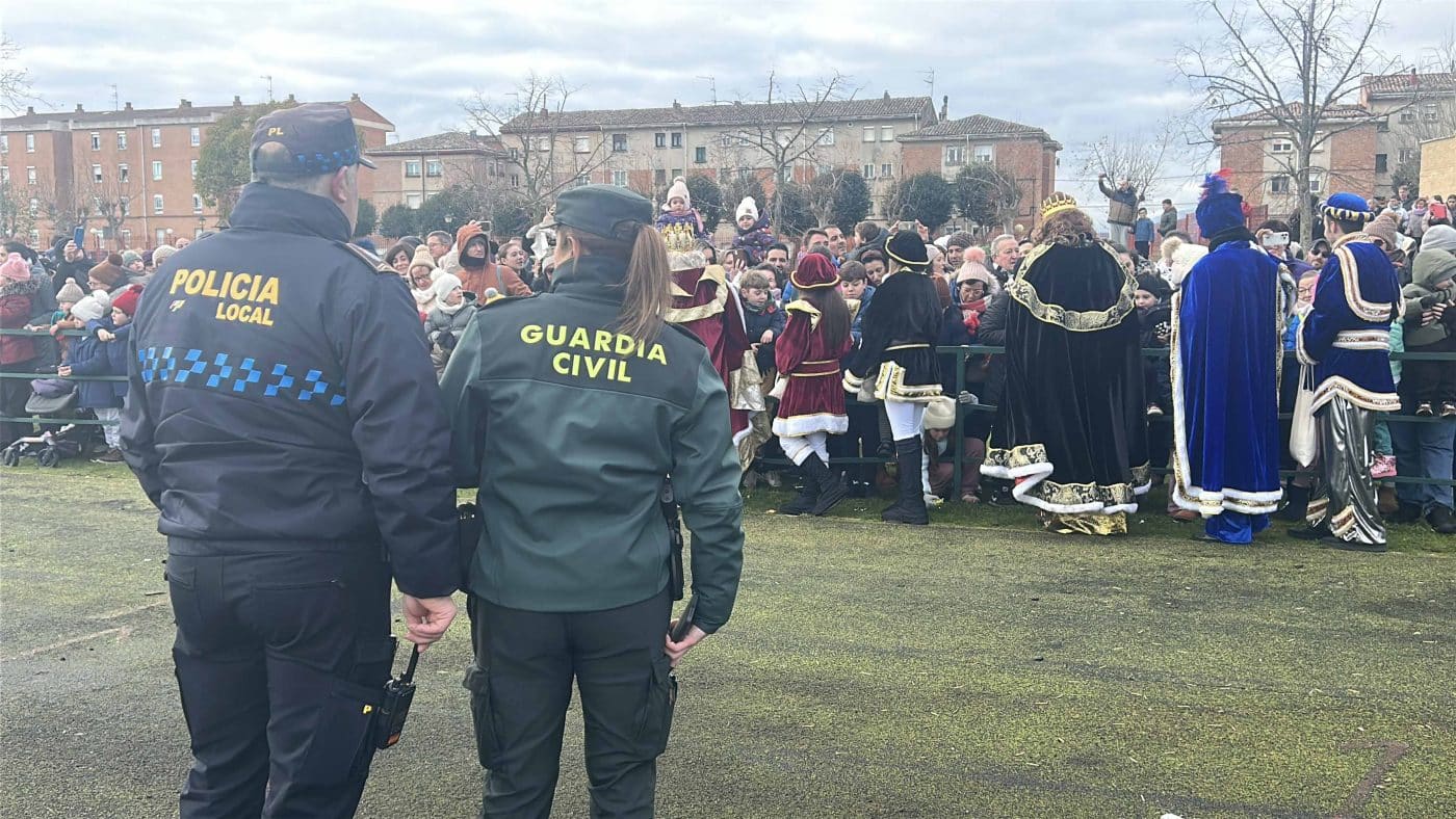 VÍDEO: La misión de la Guardia Civil para escoltar a los Reyes Magos en su aterrizaje en Haro, Santo Domingo y Lardero 8