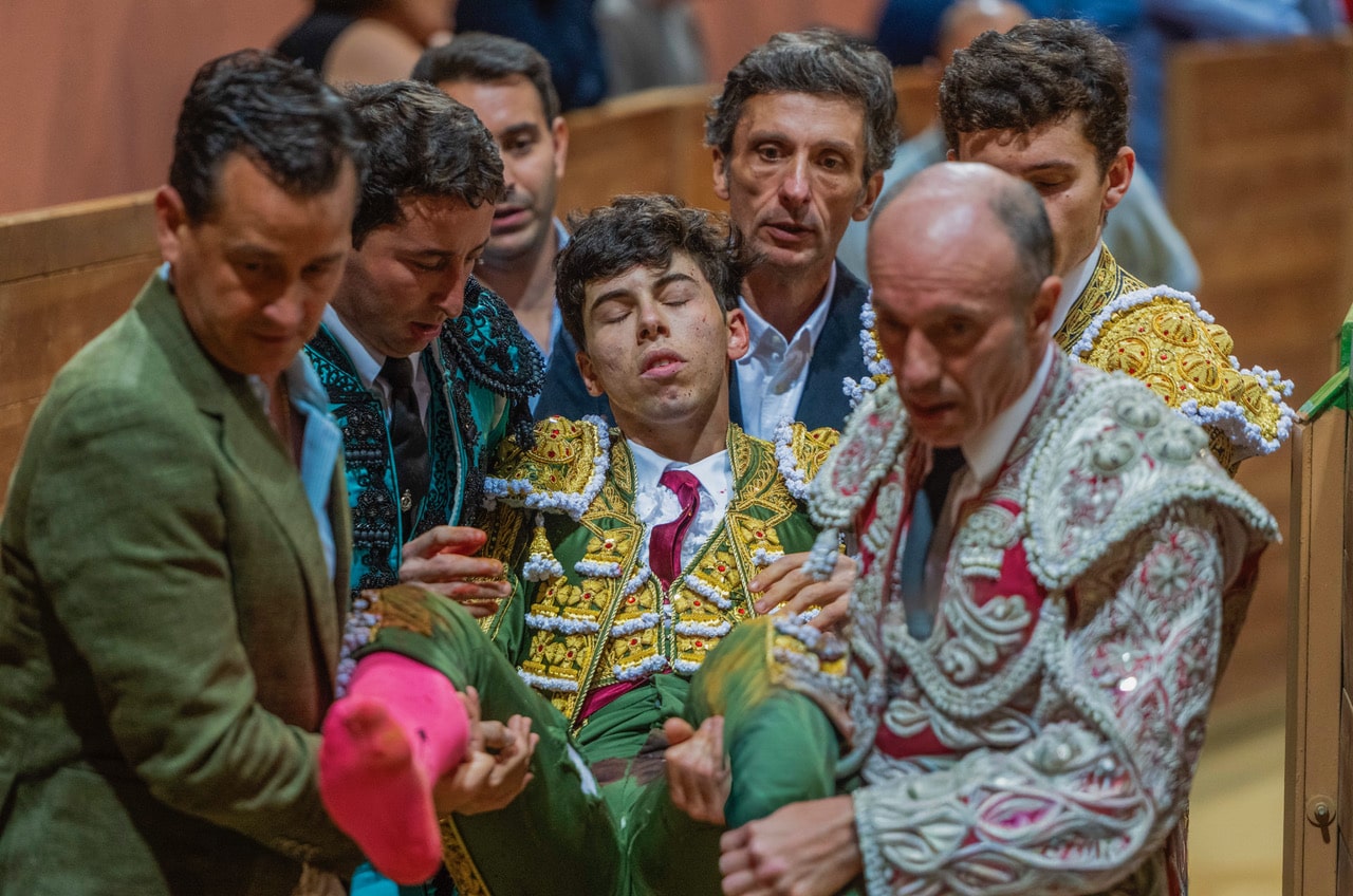 Carmelo Betolaza e Irene Jadraque, ganadores del XIII Concurso de Fotoperiodismo 'Parlamento de La Rioja' 2