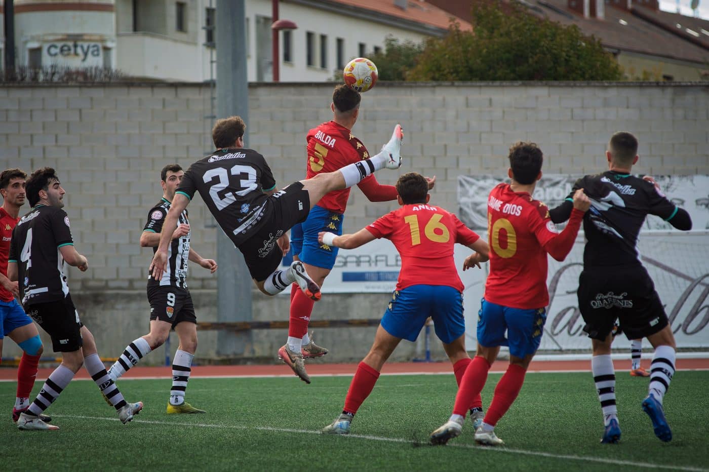 El Haro tumba al Calahorra con un golazo de Zunzunegui en el descuento 12