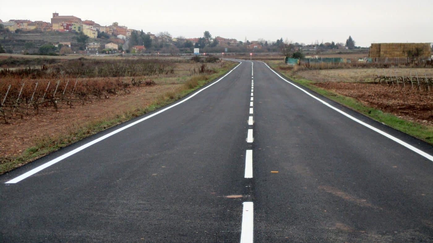 Finalizan las obras de refuerzo de firme y mejora de la carretera de Arenzana de Abajo: 197.000 euros de inversión 3