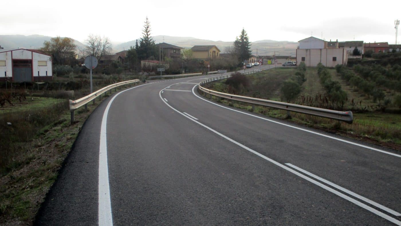 Finalizan las obras de refuerzo de firme y mejora de la carretera de Arenzana de Abajo: 197.000 euros de inversión 2