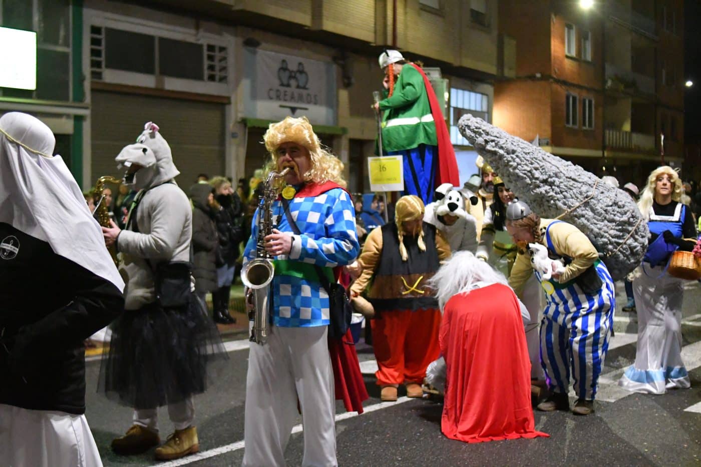 FOTOS: El carnaval de Haro resiste al frío y la lluvia 38 FOTOS: El carnaval de Haro resiste al frío y la lluvia 38