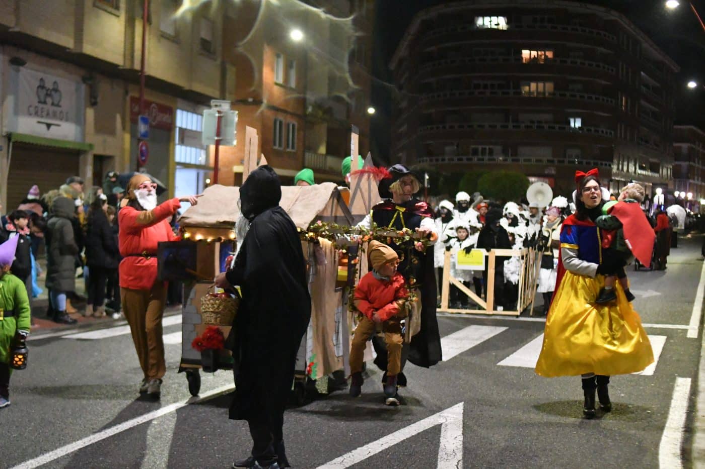 FOTOS: El carnaval de Haro resiste al frío y la lluvia 27 FOTOS: El carnaval de Haro resiste al frío y la lluvia 27