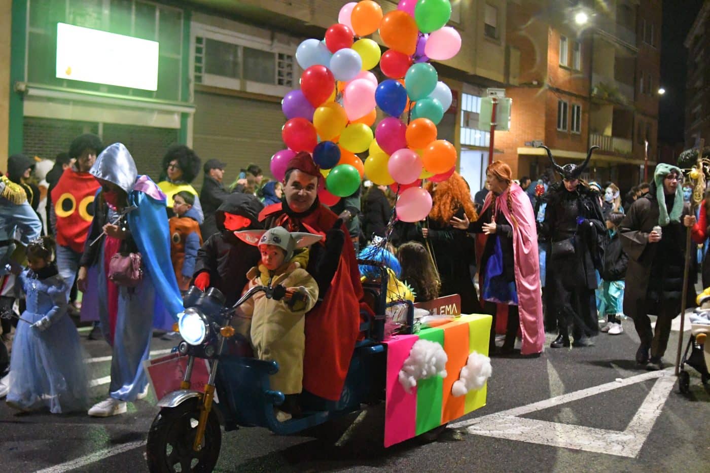 FOTOS: El carnaval de Haro resiste al frío y la lluvia 21 FOTOS: El carnaval de Haro resiste al frío y la lluvia 21