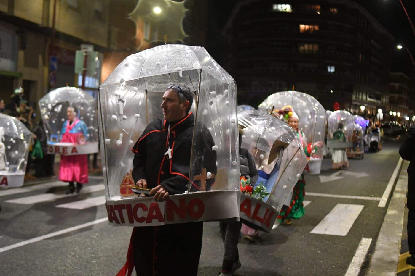 FOTOS: El carnaval de Haro resiste al frío y la lluvia 10 FOTOS: El carnaval de Haro resiste al frío y la lluvia 10