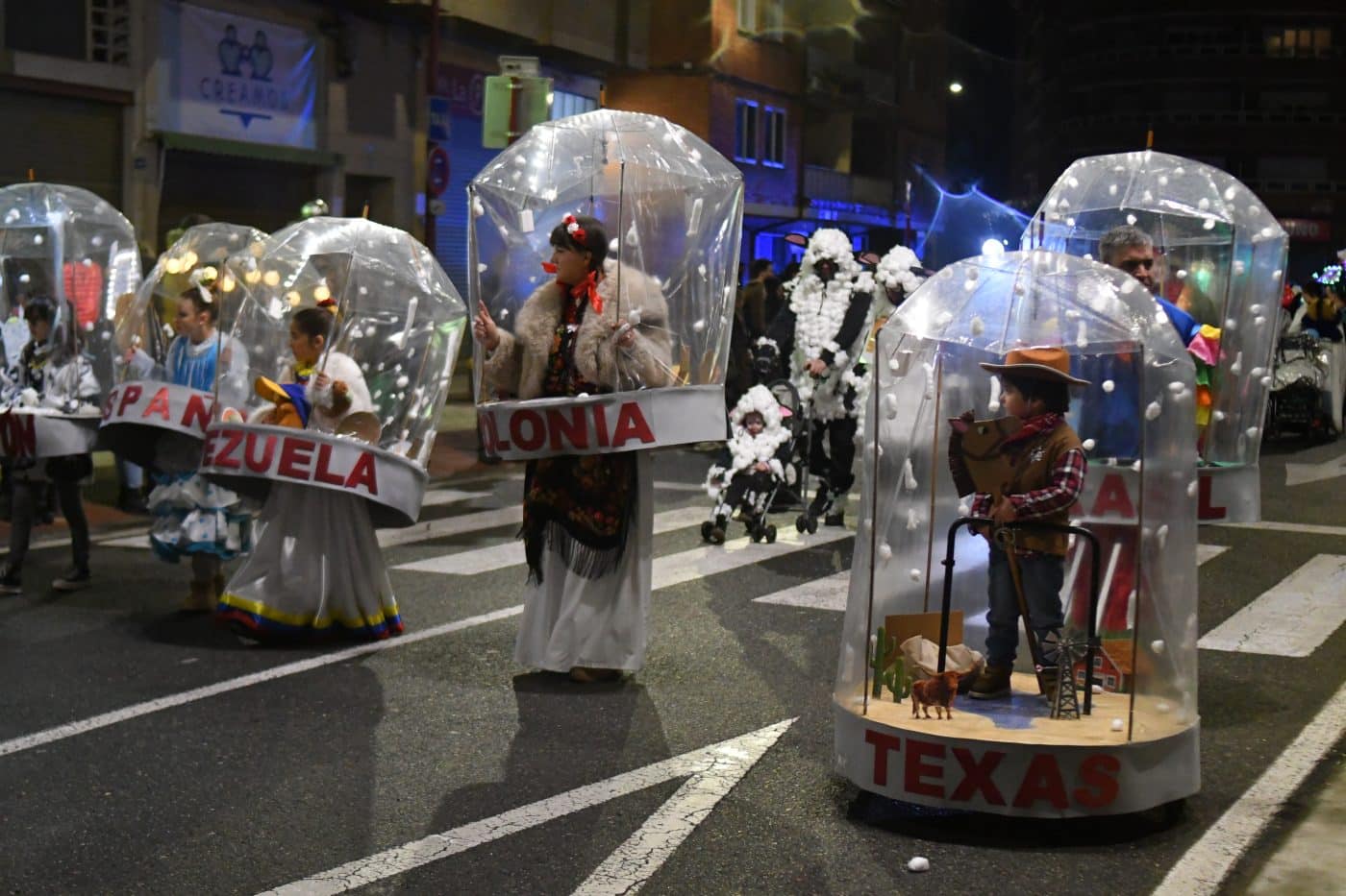 FOTOS: El carnaval de Haro resiste al frío y la lluvia 26 FOTOS: El carnaval de Haro resiste al frío y la lluvia 26