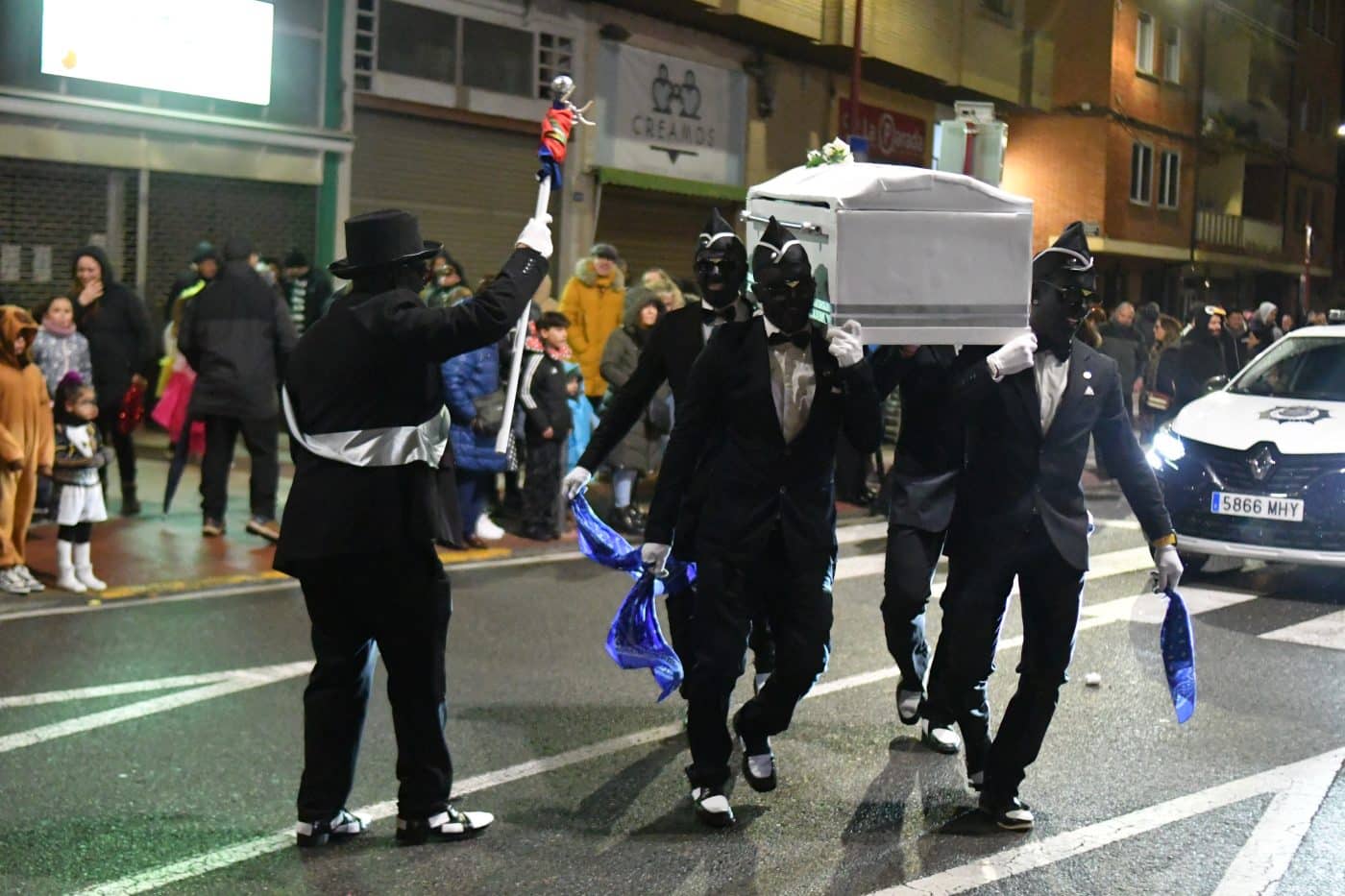 FOTOS: El carnaval de Haro resiste al frío y la lluvia 7 FOTOS: El carnaval de Haro resiste al frío y la lluvia 7