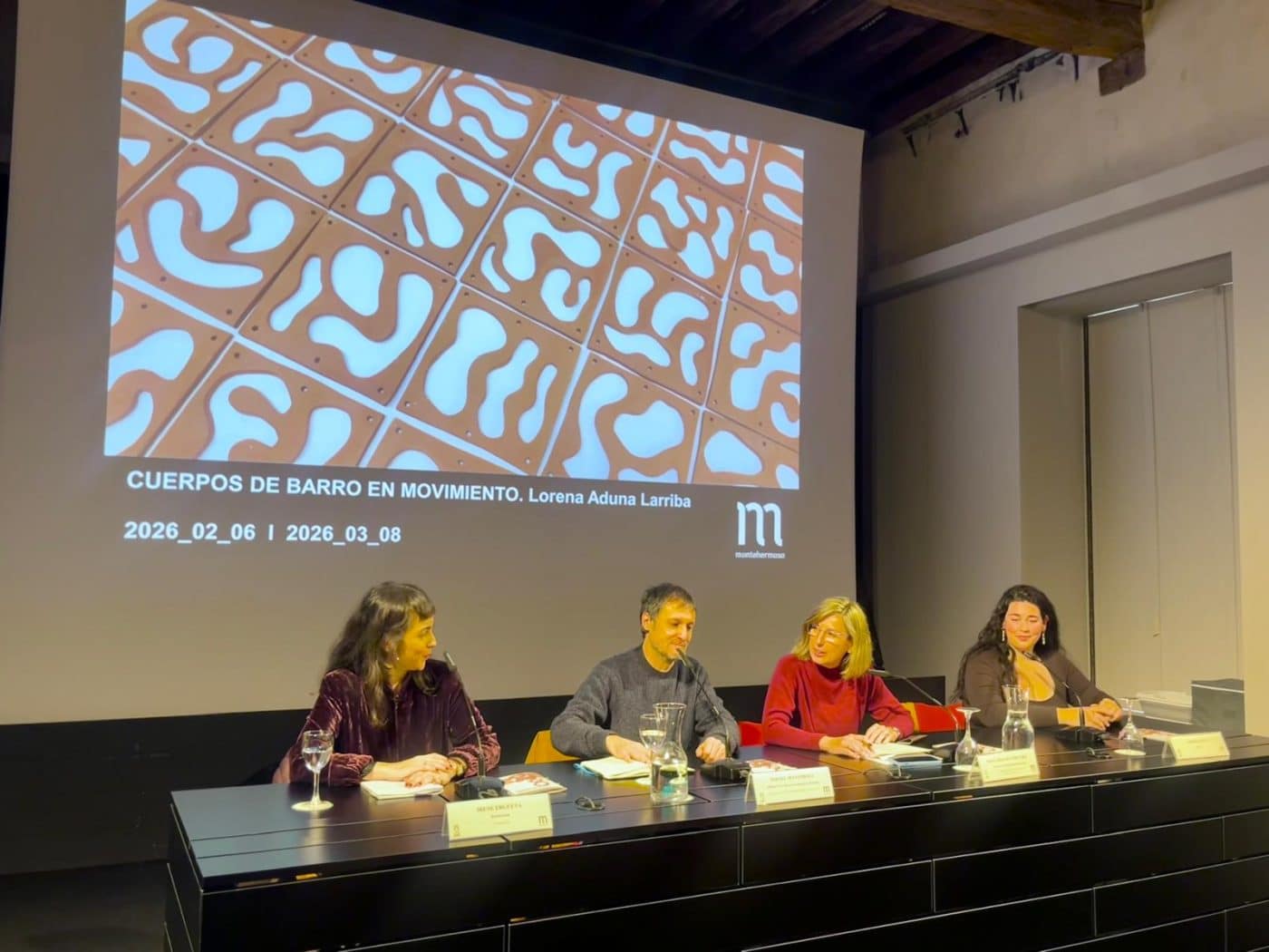 Lorena Aduna expone 'Cuerpos de barro en movimiento' en Vitoria 4