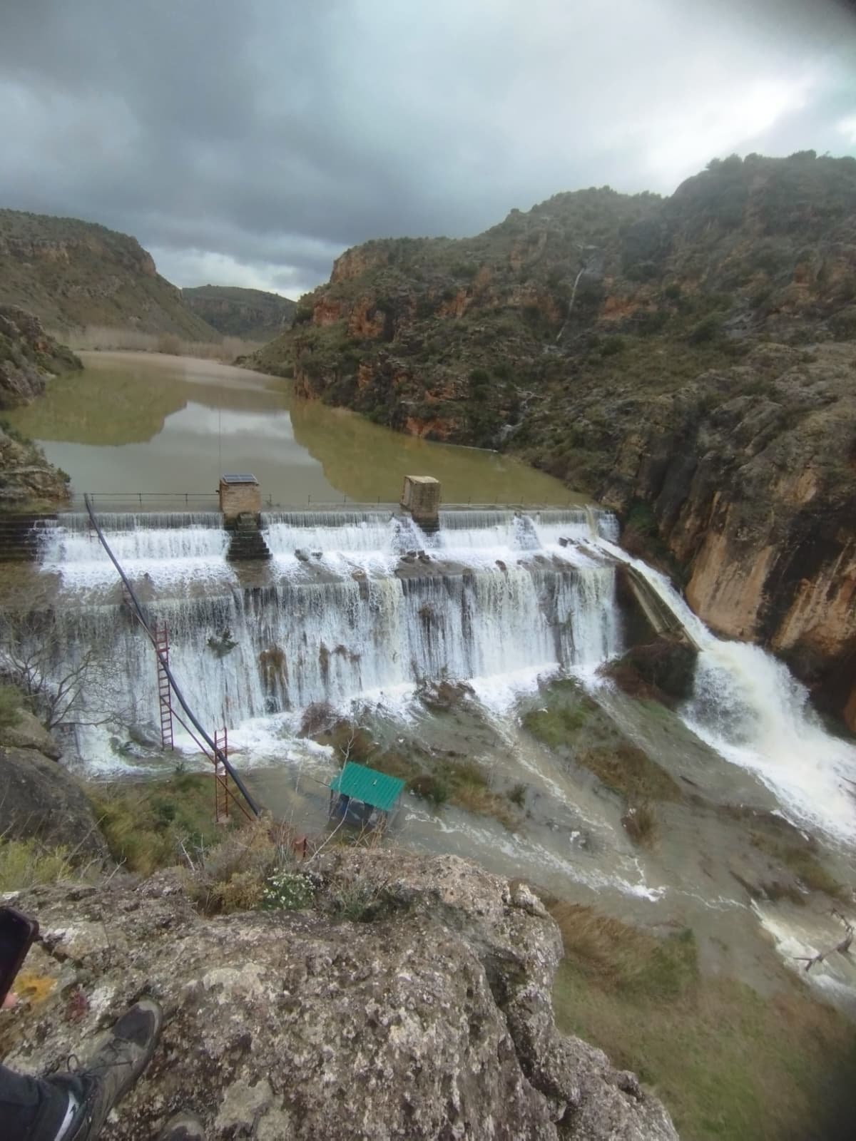 La Rioja activa el plan de inundaciones tras el rebosamiento del embalse de Añamaza 2