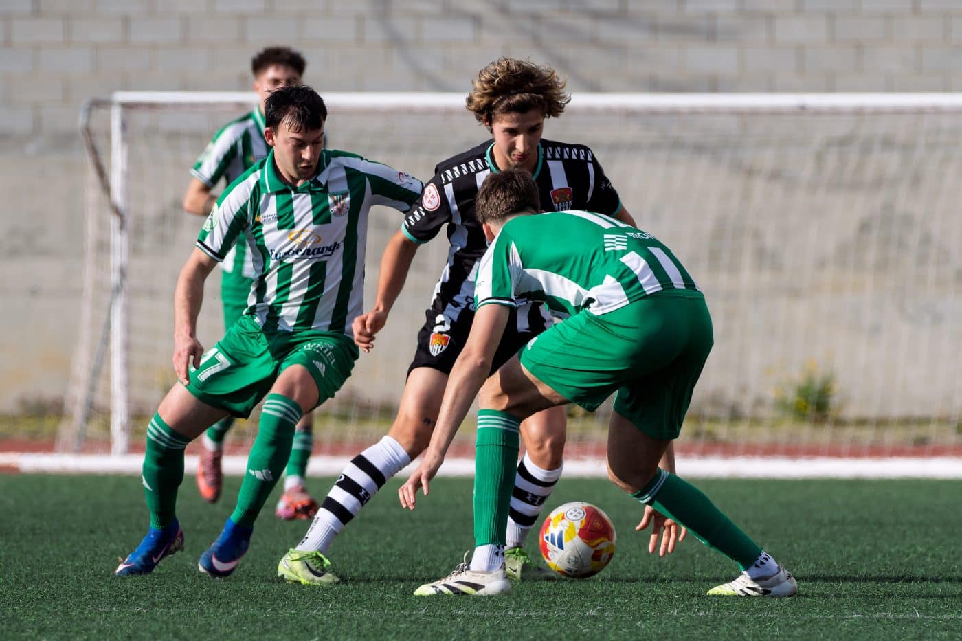 El Haro logra ante el Pradejón su sexto triunfo consecutivo y se pone a cinco puntos del playoff 10