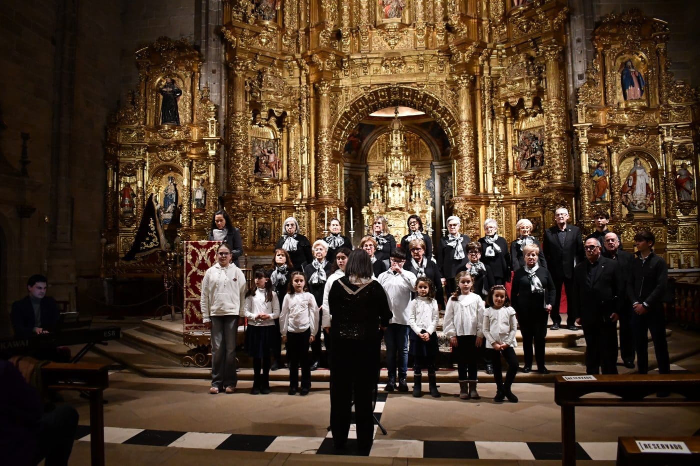 FOTOS: El frío y la lluvia no apagan la emoción del traslado del Cristo Yacente en Haro 35