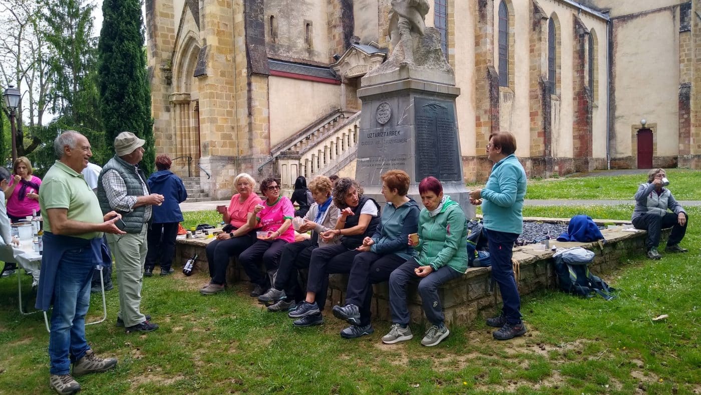 Amigos del Camino de Santiago de Haro-Rioja Alta recorren el histórico Camino de Baztán 4