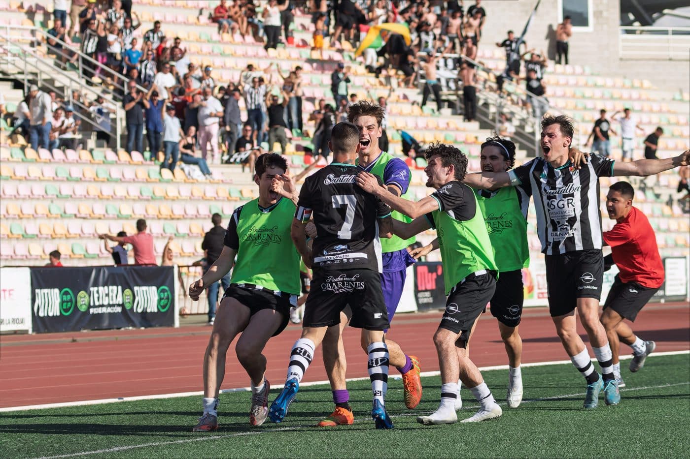El Haro empata con el Varea y se queda a cinco puntos del playoff 7