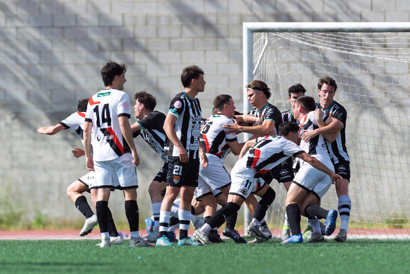 El Haro empata con el Varea y se queda a cinco puntos del playoff 14