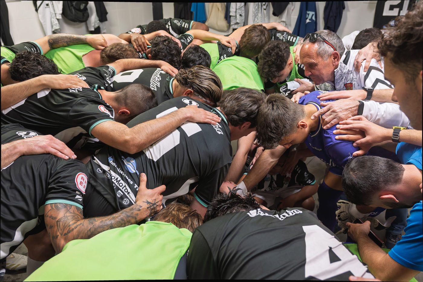 El Haro empata con el Varea y se queda a cinco puntos del playoff 16