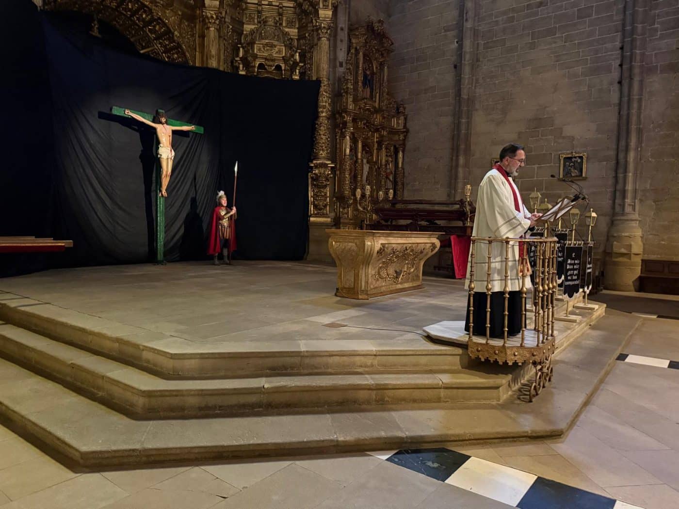 El Vía Crucis abre un Viernes Santo de recogimiento en Haro 2