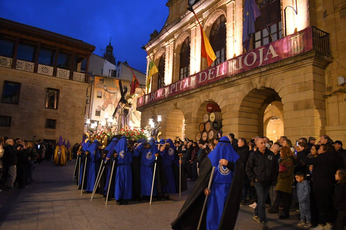 FOTOS: Haro se vuelca con la procesión de la Santa Cena en un Jueves Santo multitudinario 11
