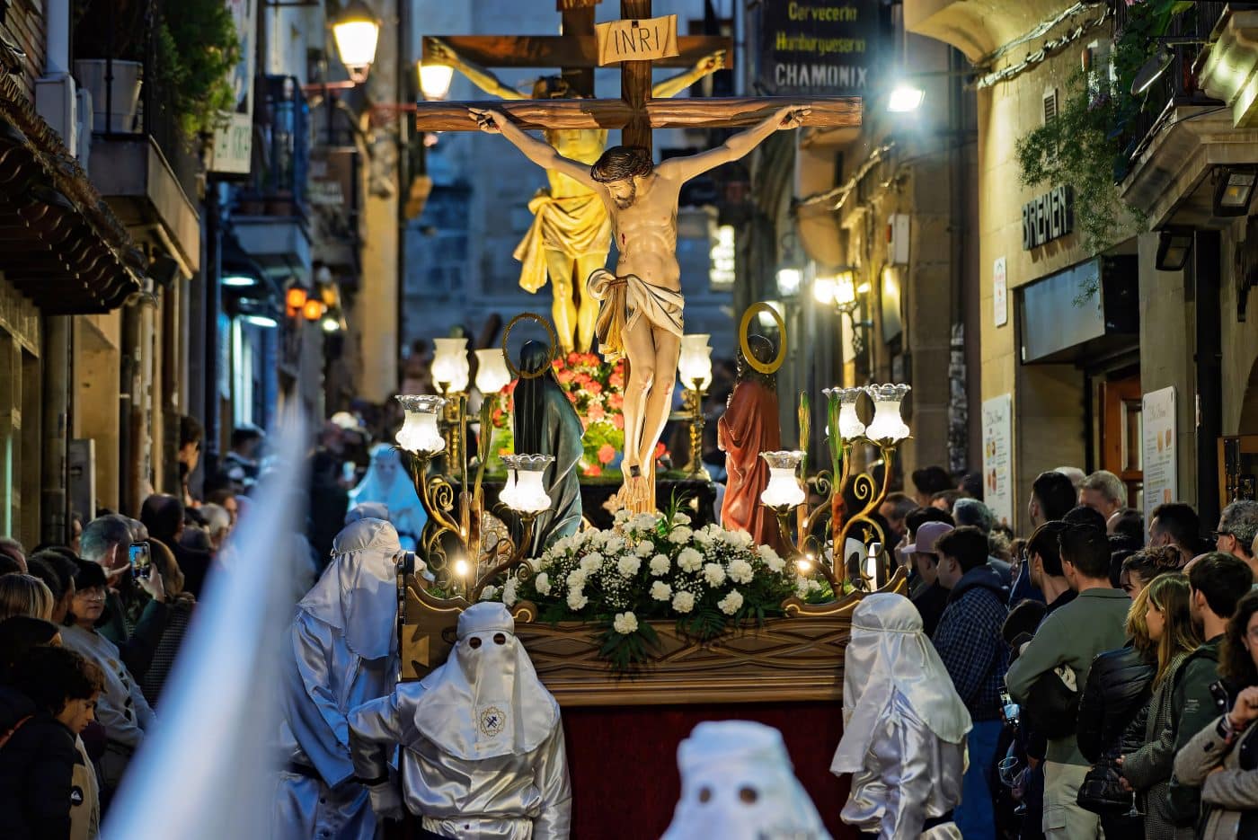 FOTOS: Haro vive un Viernes Santo solemne y arropado por el público en las calles 7