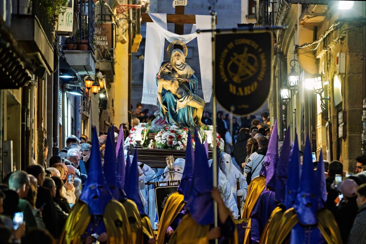 FOTOS: Haro vive un Viernes Santo solemne y arropado por el público en las calles 5
