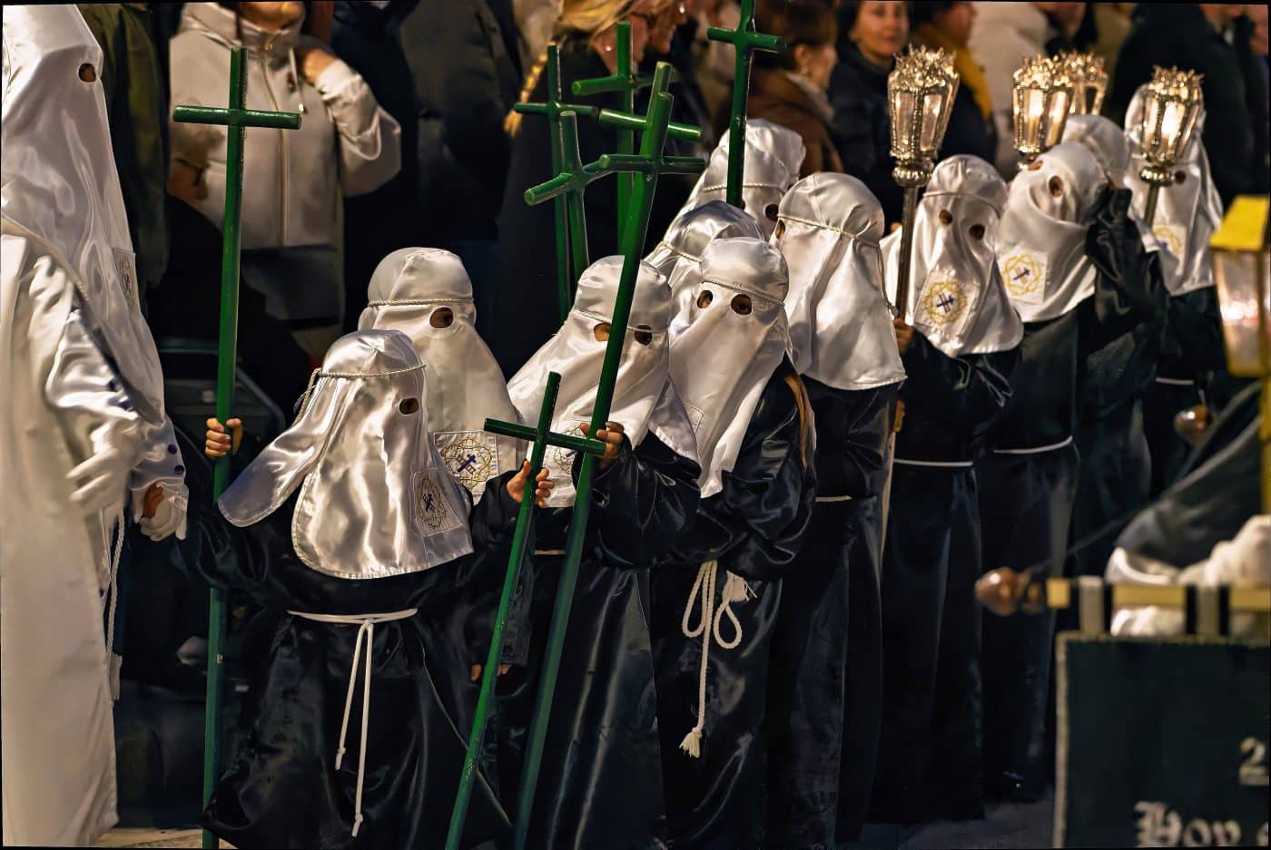 FOTOS: Haro vive un Viernes Santo solemne y arropado por el público en las calles 2