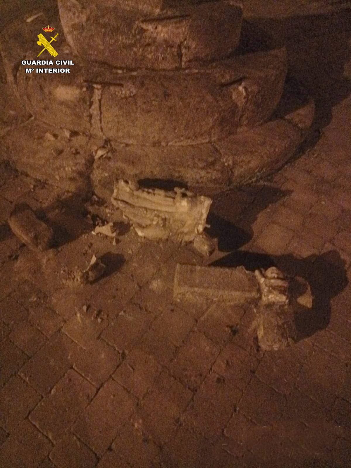 Identificado un joven por los graves daños causados en la Cruz de San Lázaro de Ezcaray 2