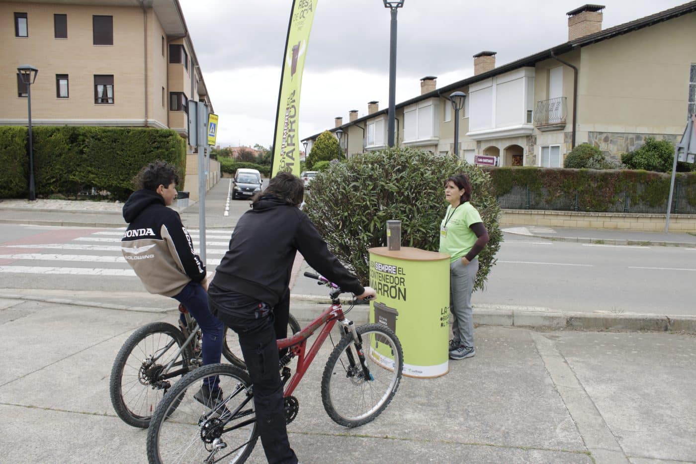 Zarratón da salida al nuevo Punto Limpio Móvil que acercará el reciclaje a miles de vecinos de La Rioja 4