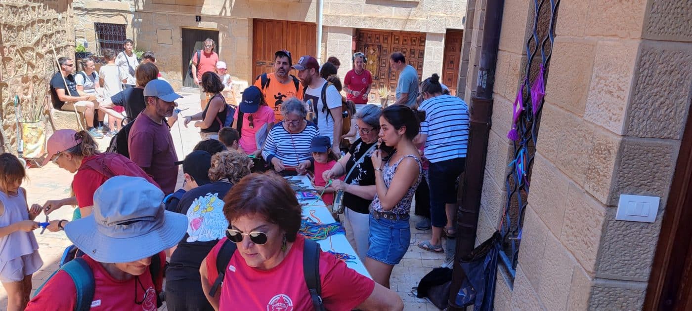 Casi 400 personas participan en la chiqui-ruta 'La Rosa de los vientos' entre Ábalos y Peña la Rosa 8