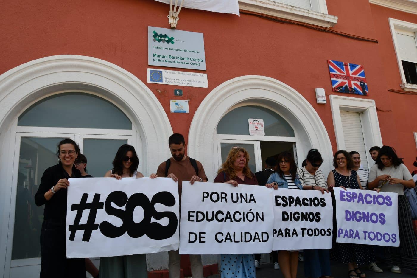 Concentración en el IES Manuel Bartolomé Cossío de Haro para exigir "espacios dignos" para el centro 30
