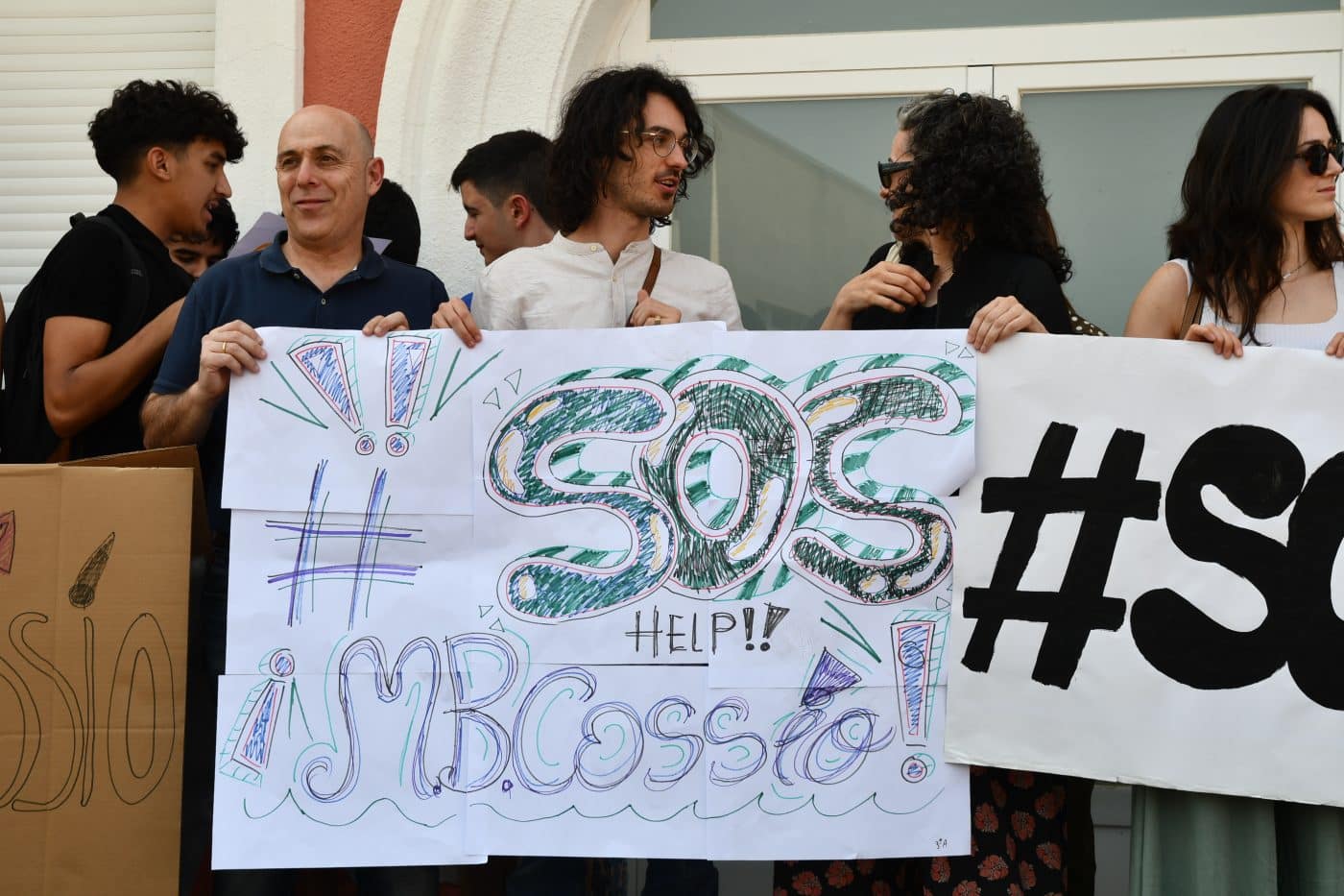 Concentración en el IES Manuel Bartolomé Cossío de Haro para exigir "espacios dignos" para el centro 21