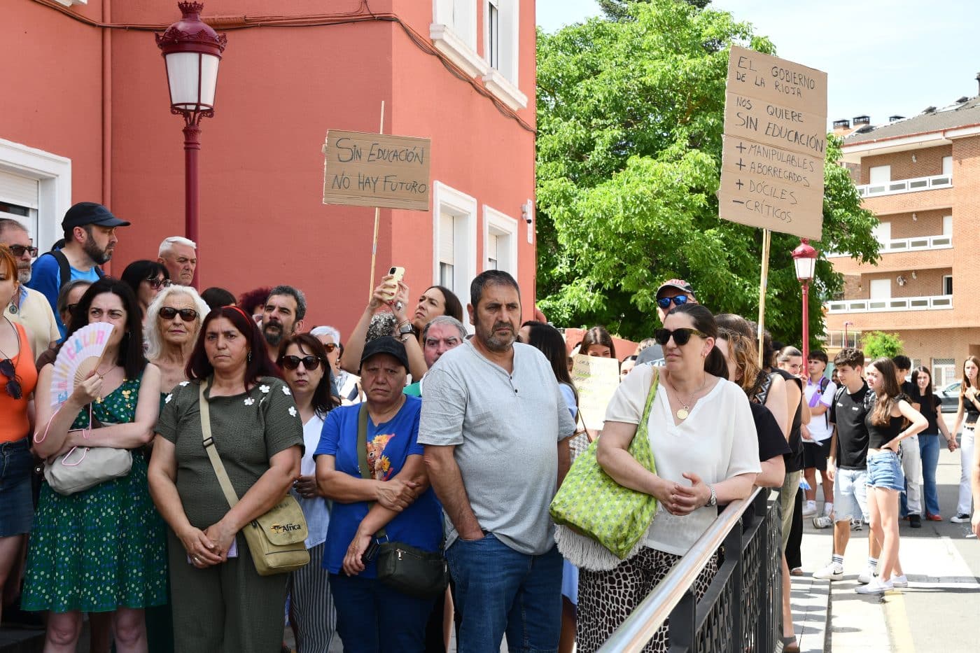 Concentración en el IES Manuel Bartolomé Cossío de Haro para exigir "espacios dignos" para el centro 6