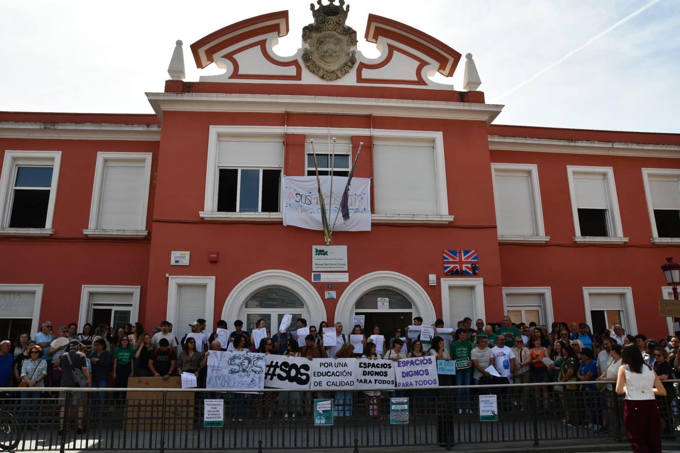 Concentración en el IES Manuel Bartolomé Cossío de Haro para exigir "espacios dignos" para el centro 3