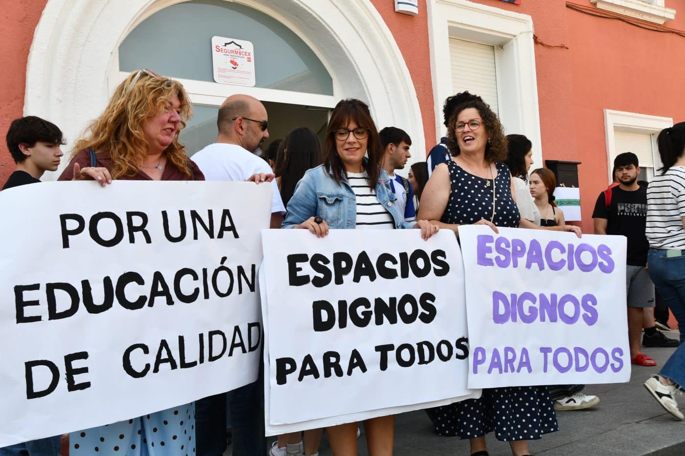 Concentración en el IES Manuel Bartolomé Cossío de Haro para exigir "espacios dignos" para el centro 11