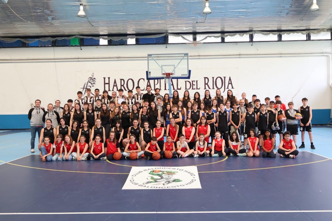 El Club Baloncesto Haro homenajea a Eduardo García en una emotiva despedida de temporada 2