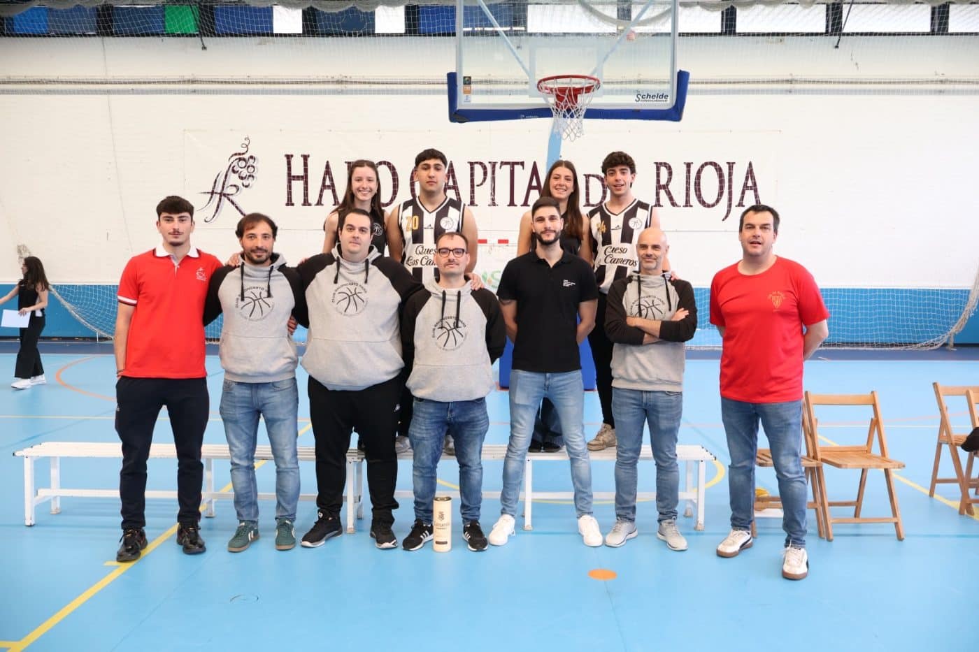 El Club Baloncesto Haro homenajea a Eduardo García en una emotiva despedida de temporada 4